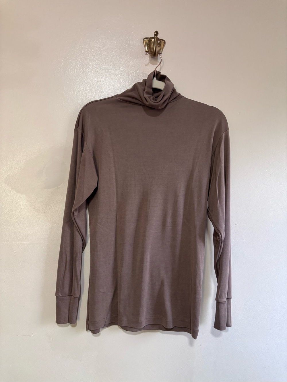 100% Silk Vintage Long-Sleeve Taupe Turtleneck Sweater Cozy Soft Silky size S